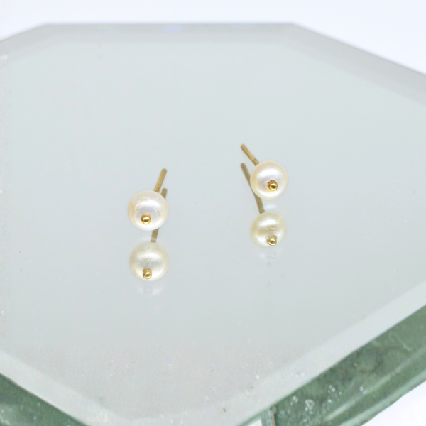 Pearl Earrings in 18K Yellow Gold