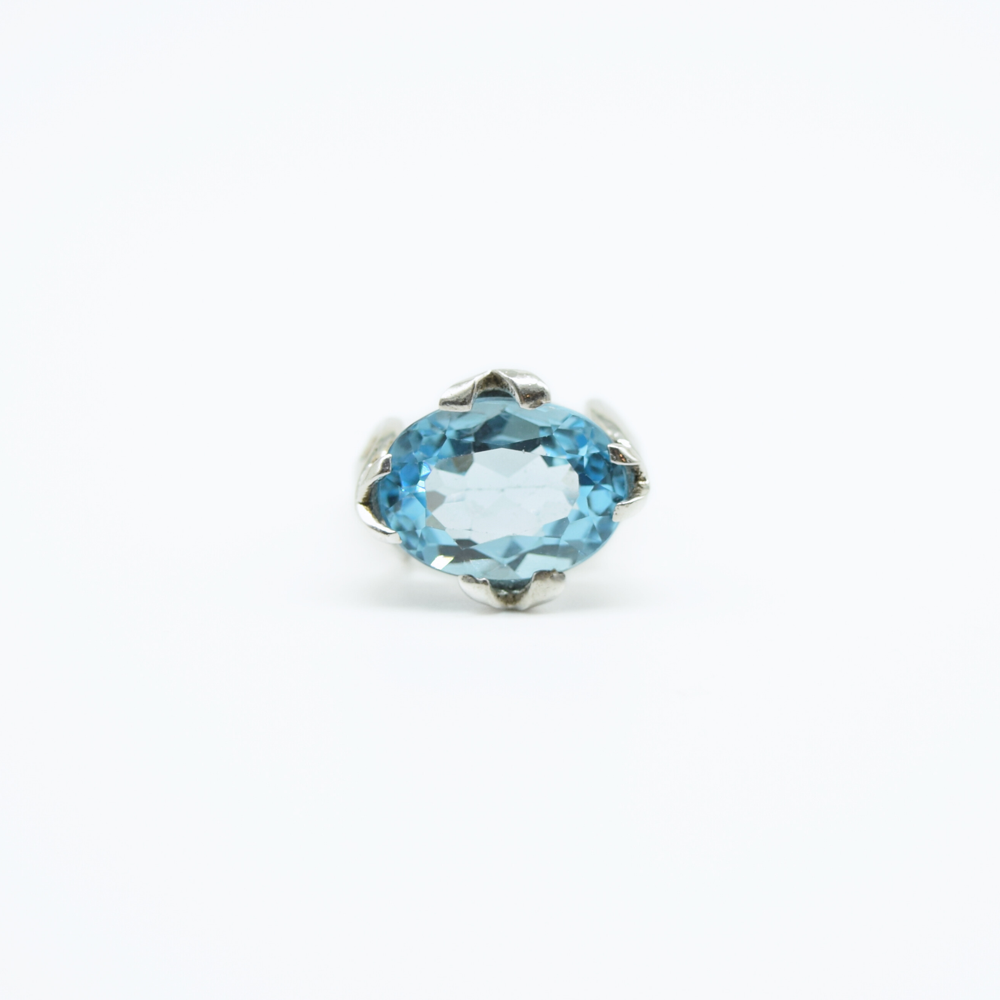 Stunning Blue Topaz Cocktail Ring in 925 Silver