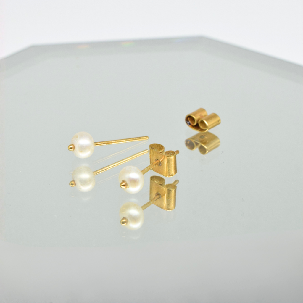 Pearl Earrings in 18K Yellow Gold