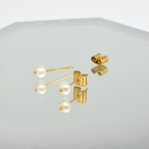 Pearl Earrings in 18K Yellow Gold
