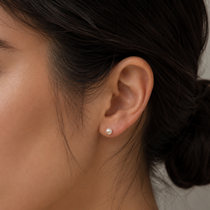Pearl Earrings in 18K Yellow Gold