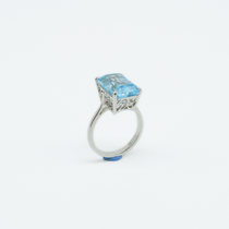 Step-cut Blue Topaz Ring in 925 Silver