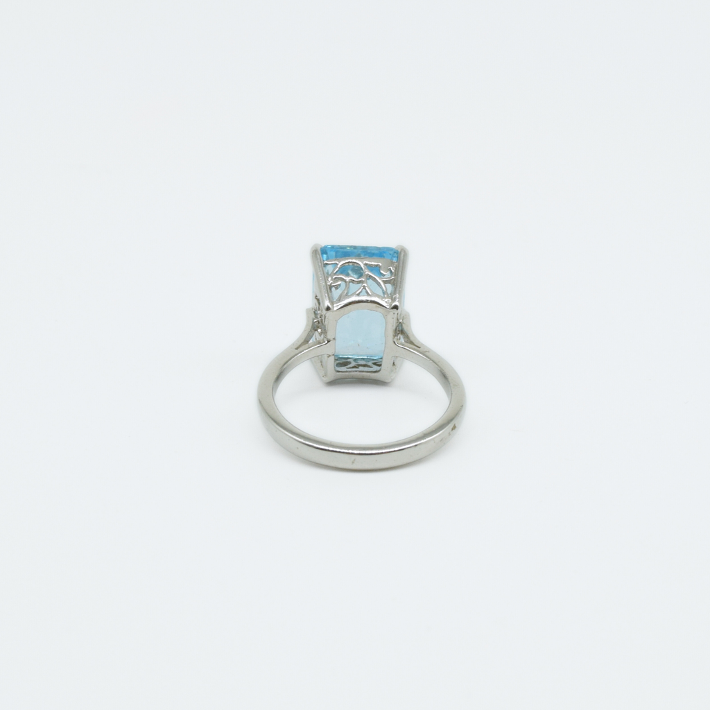 Step-cut Blue Topaz Ring in 925 Silver