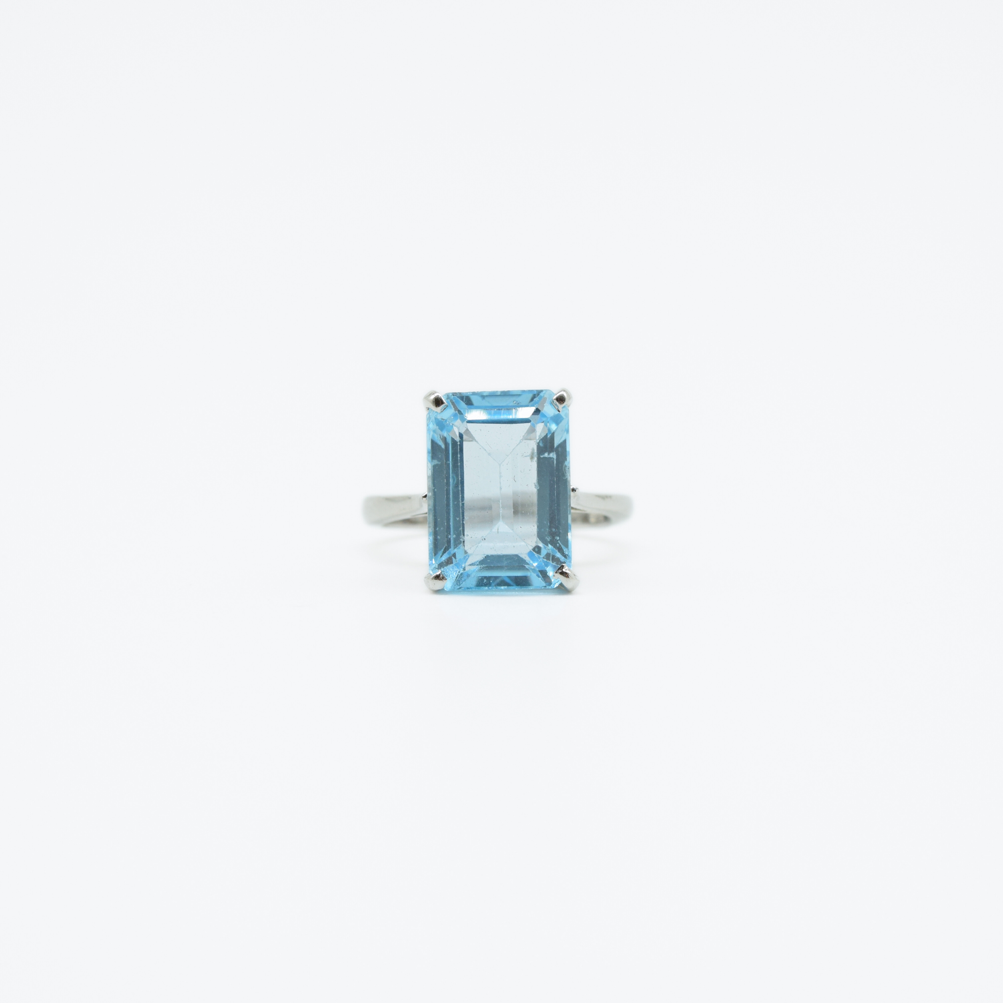 Step-cut Blue Topaz Ring in 925 Silver