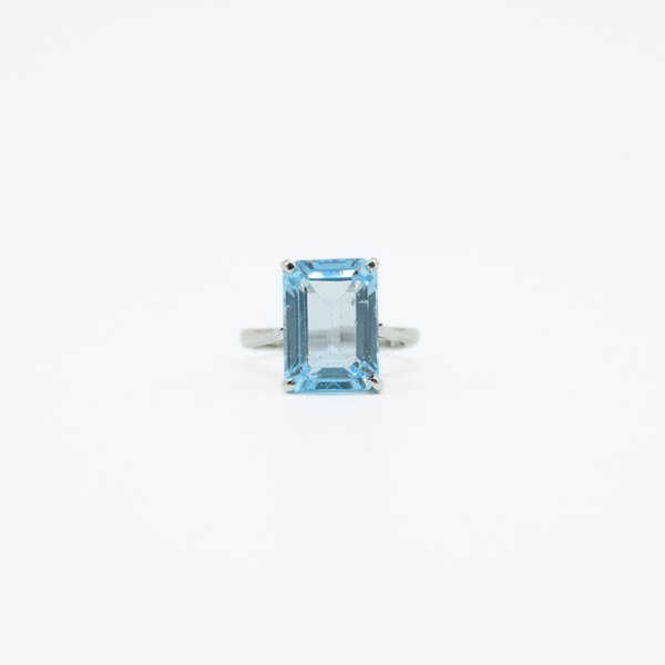 Step-cut Blue Topaz Ring in 925 Silver
