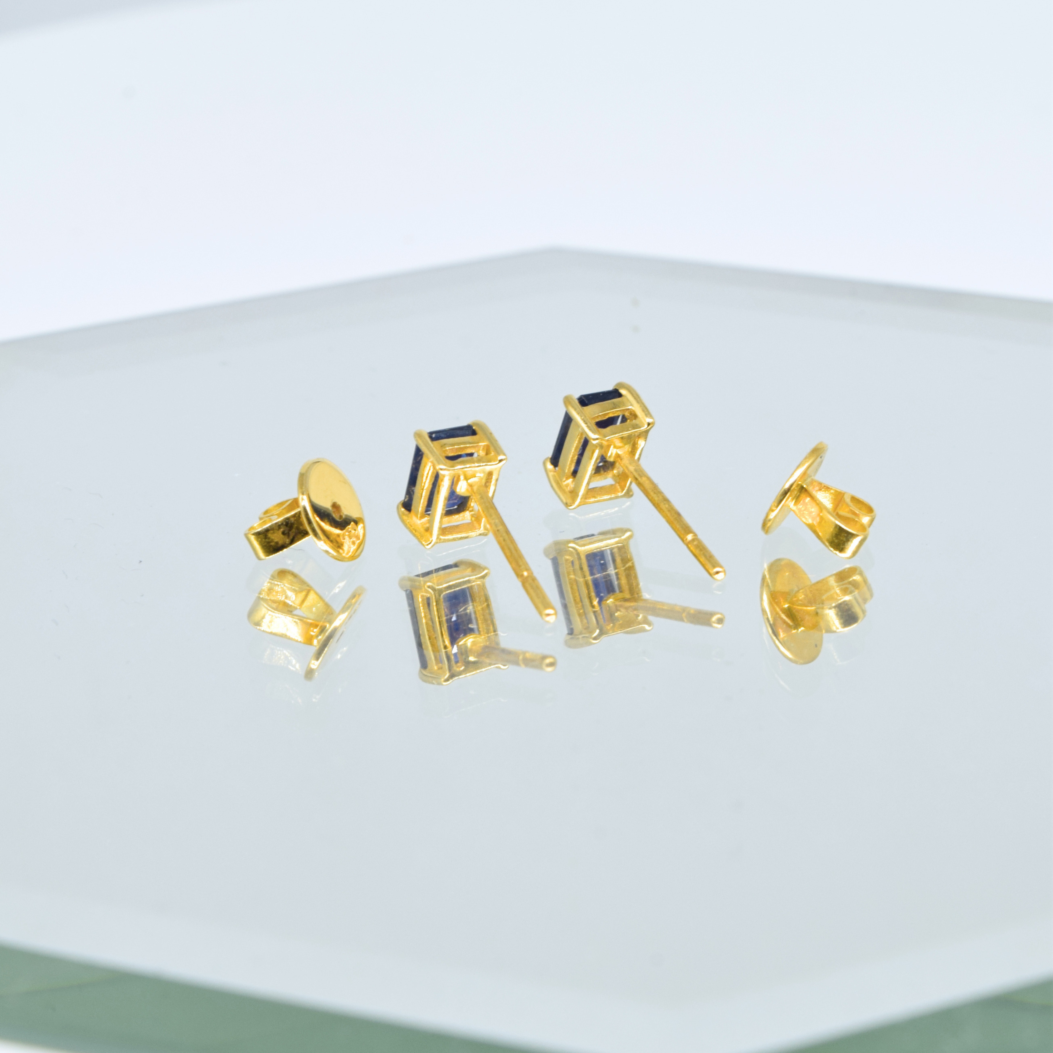 Blue Sapphire Earrings in 18K Yellow Gold
