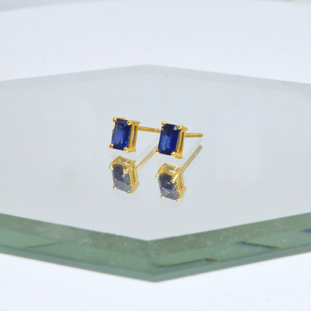 Blue Sapphire Earrings in 18K Yellow Gold