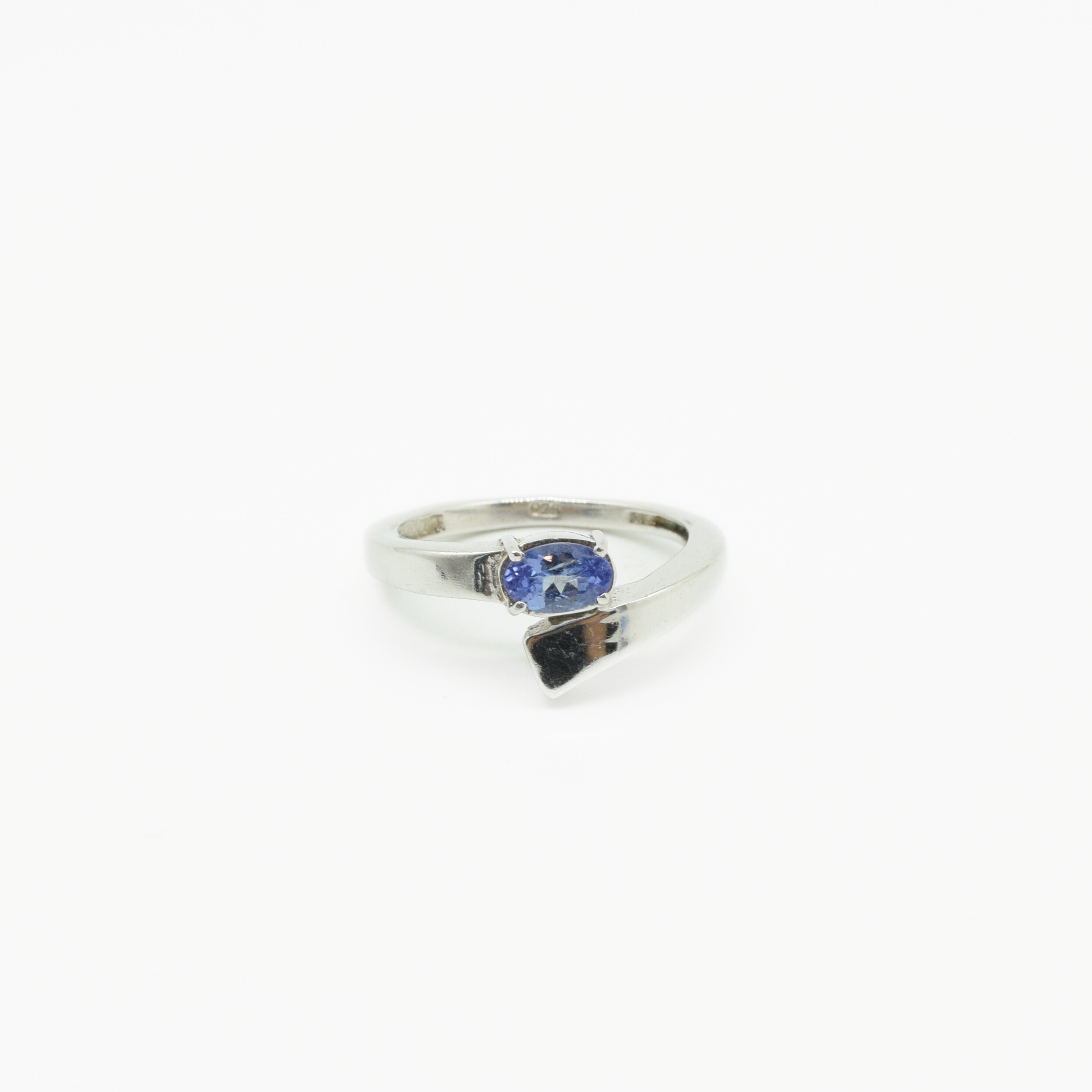 Tanzanite Ring with an Overlapping Band in 925 Silver Main image