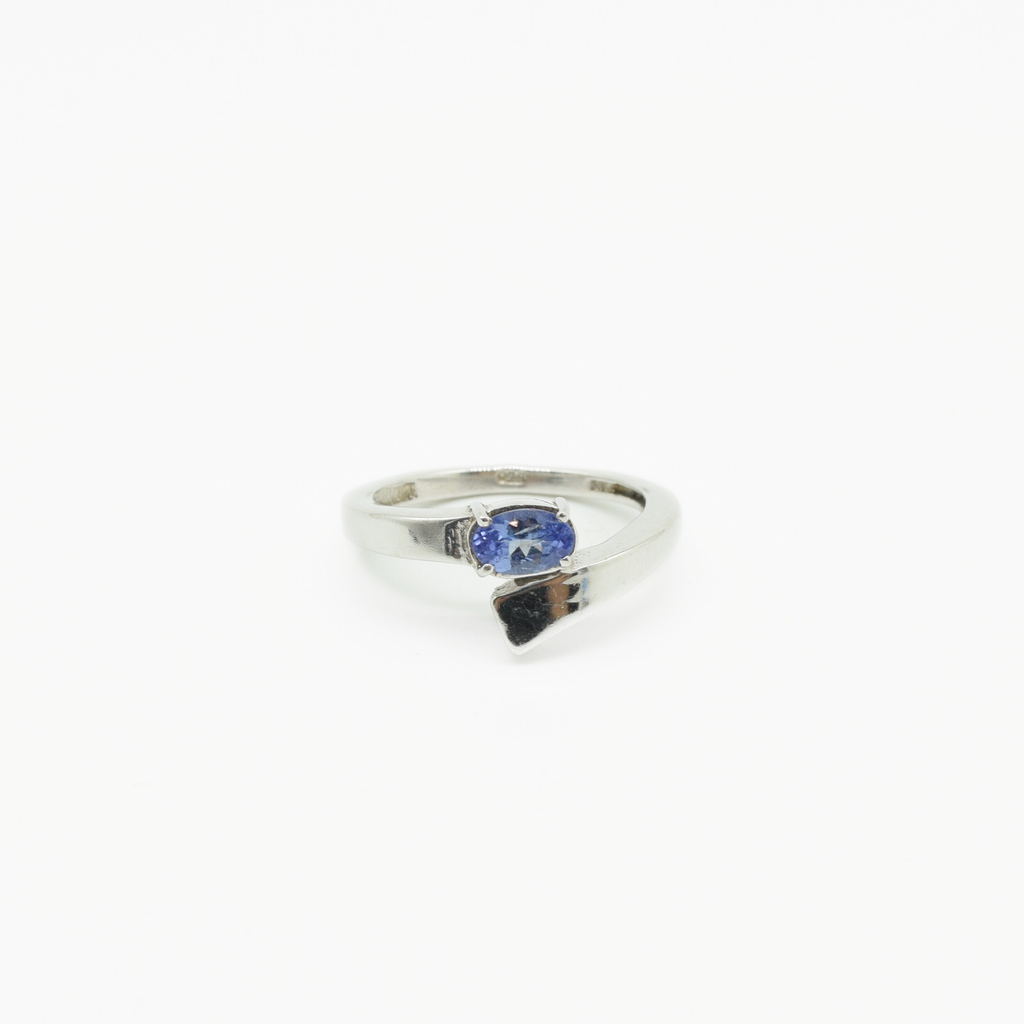 Tanzanite Ring with an Overlapping Band in 925 Silver