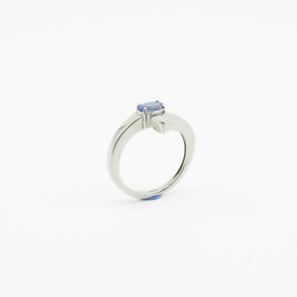 Tanzanite Ring with an Overlapping Band in 925 Silver