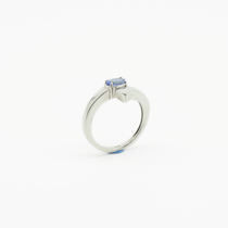 Tanzanite Ring with an Overlapping Band in 925 Silver