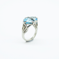 Stunning Blue Topaz Cocktail Ring in 925 Silver