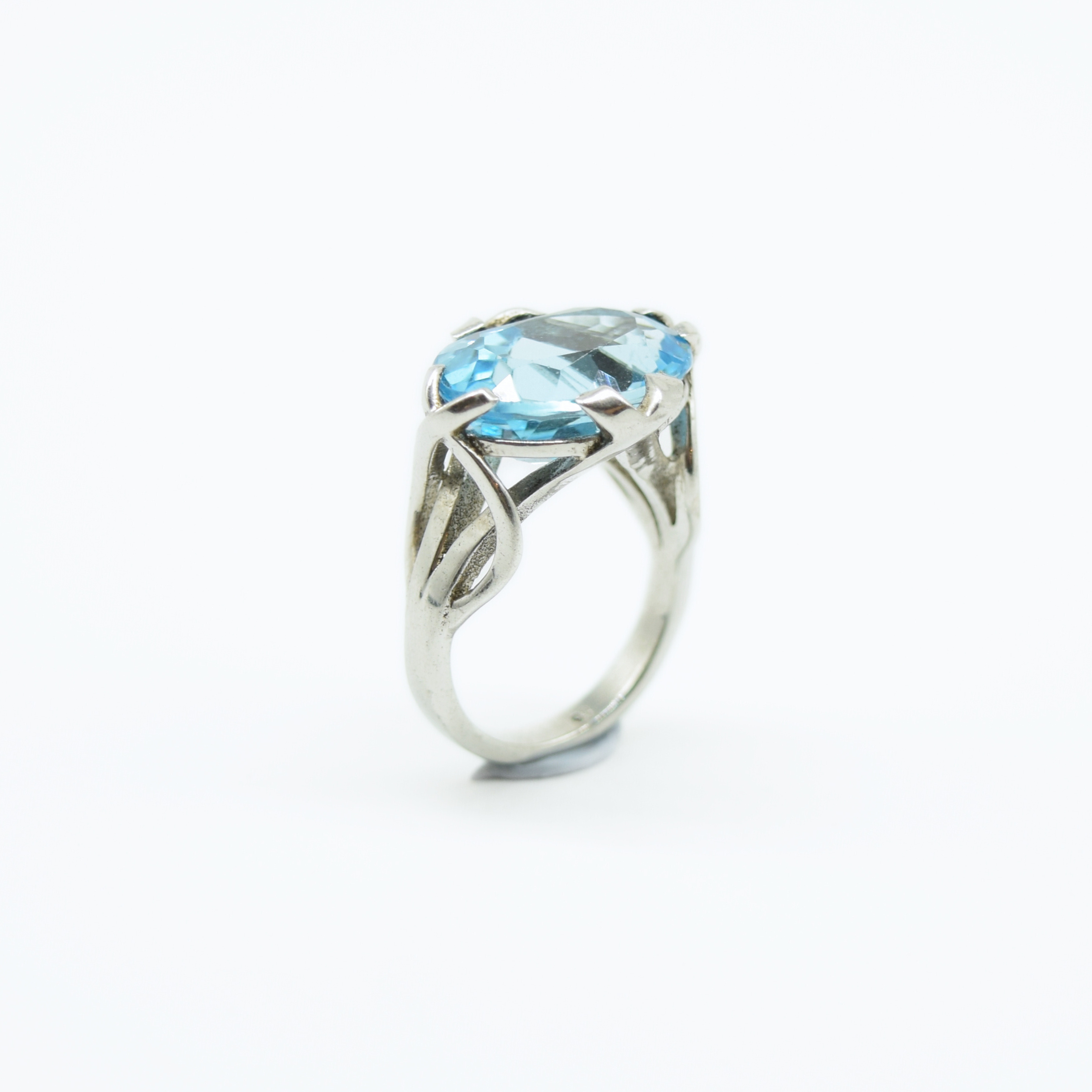 Stunning Blue Topaz Cocktail Ring in 925 Silver