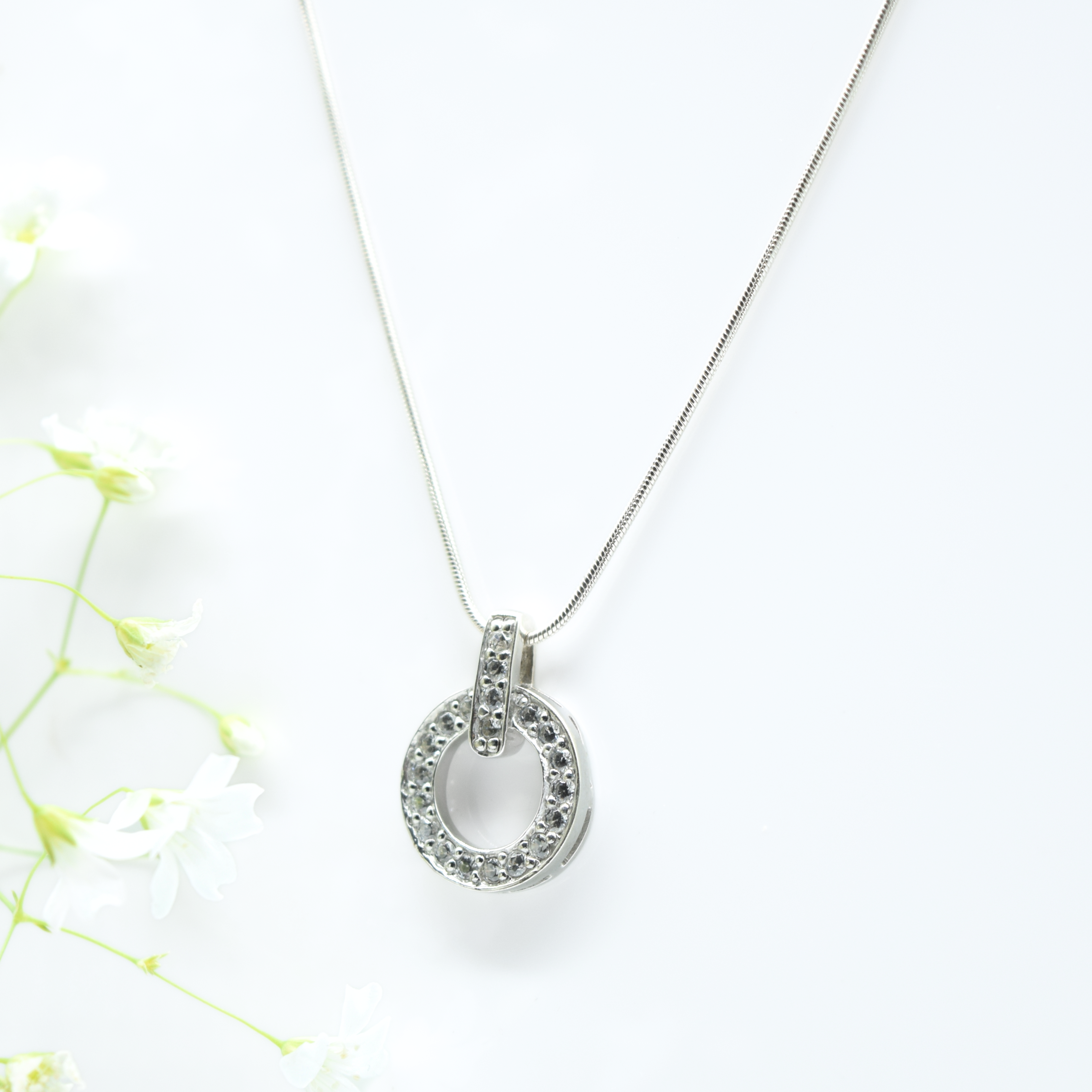 Cubic Zirconia Circle Pendant in 925 Silver Secondary image