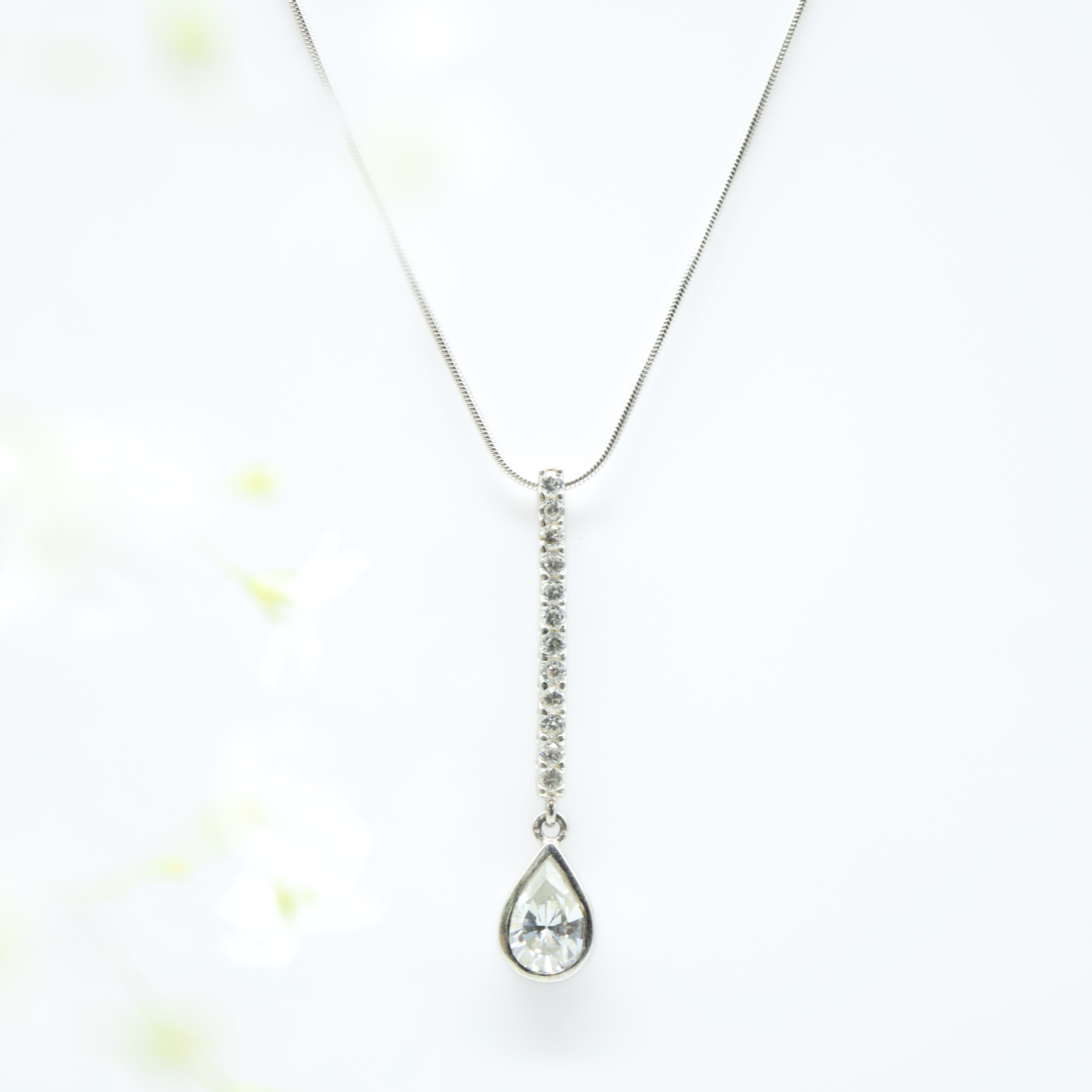 Elegant Zircon Drop Pendant in 925 Silver Main image