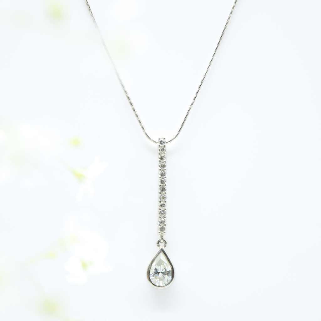 Elegant Zircon Drop Pendant in 925 Silver