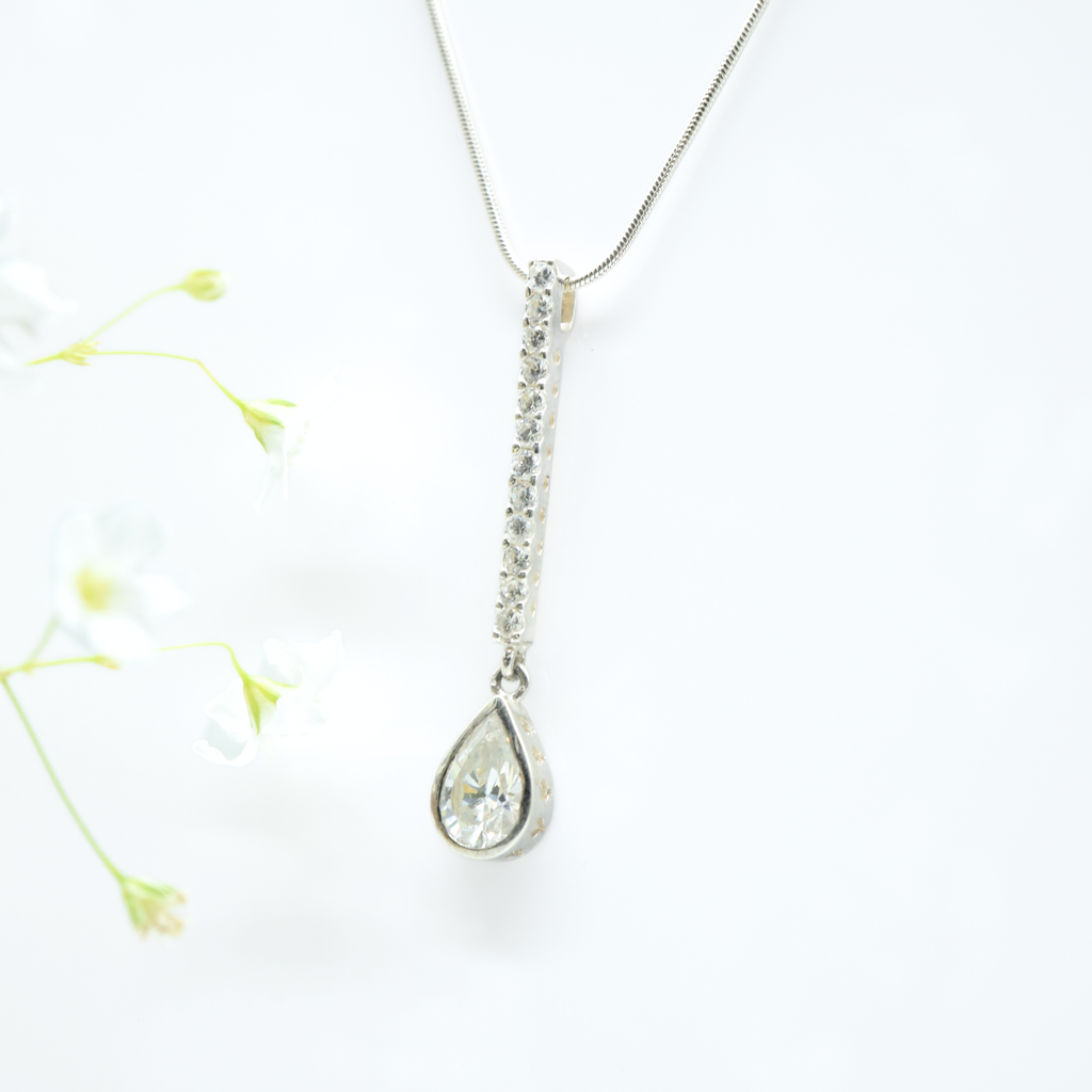 Elegant Zircon Drop Pendant in 925 Silver