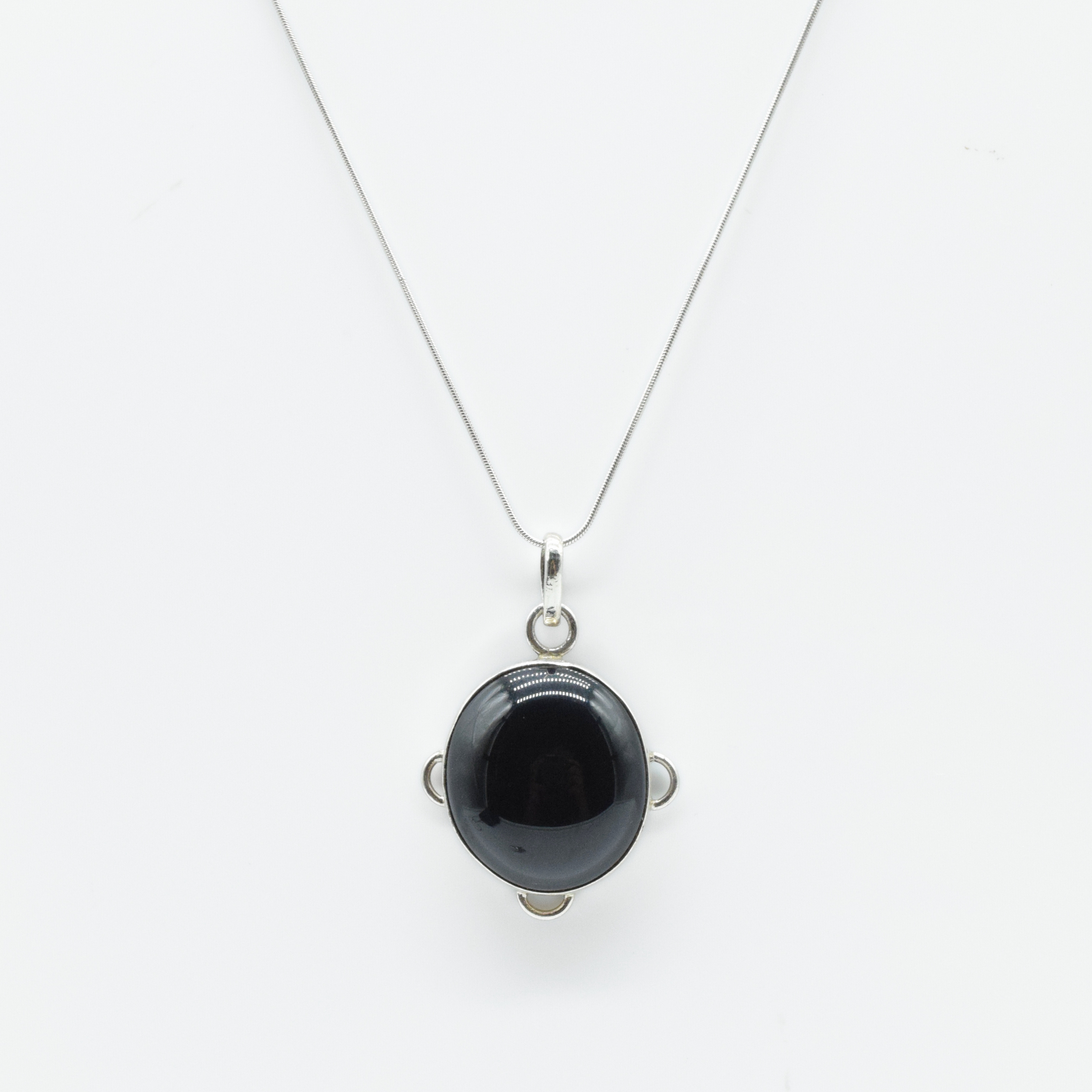 Oval Cabochon Black Onyx Pendant in 925 Silver Main image