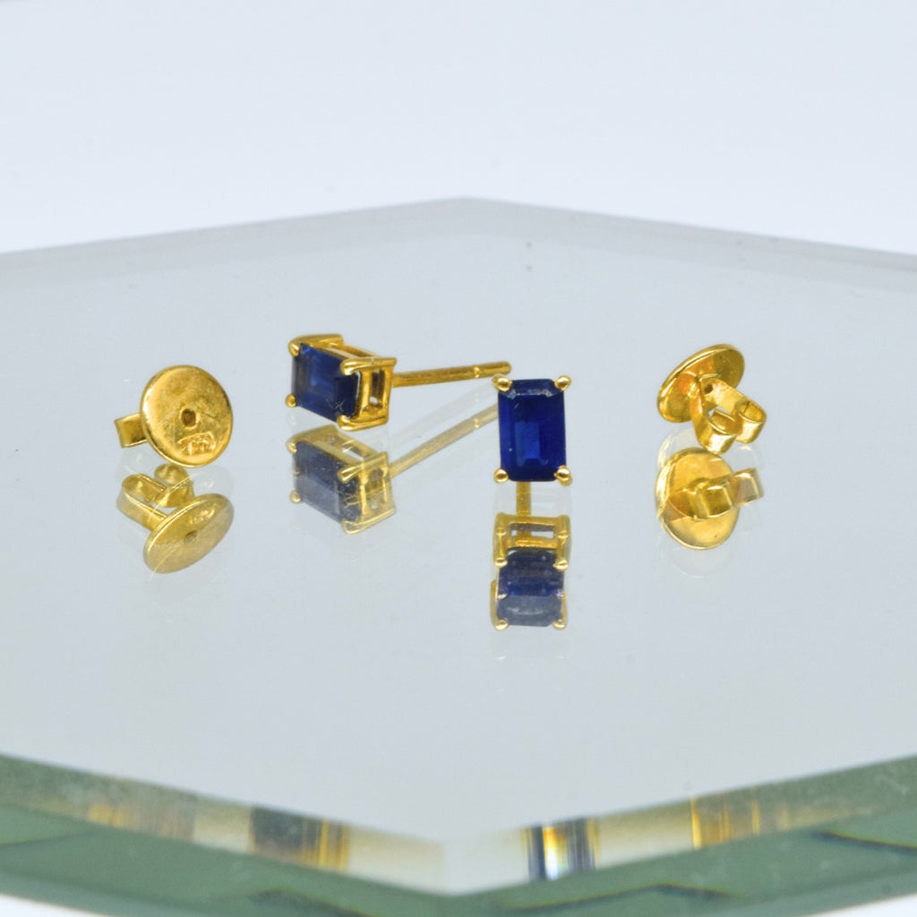Blue Sapphire Earrings in 18K Yellow Gold