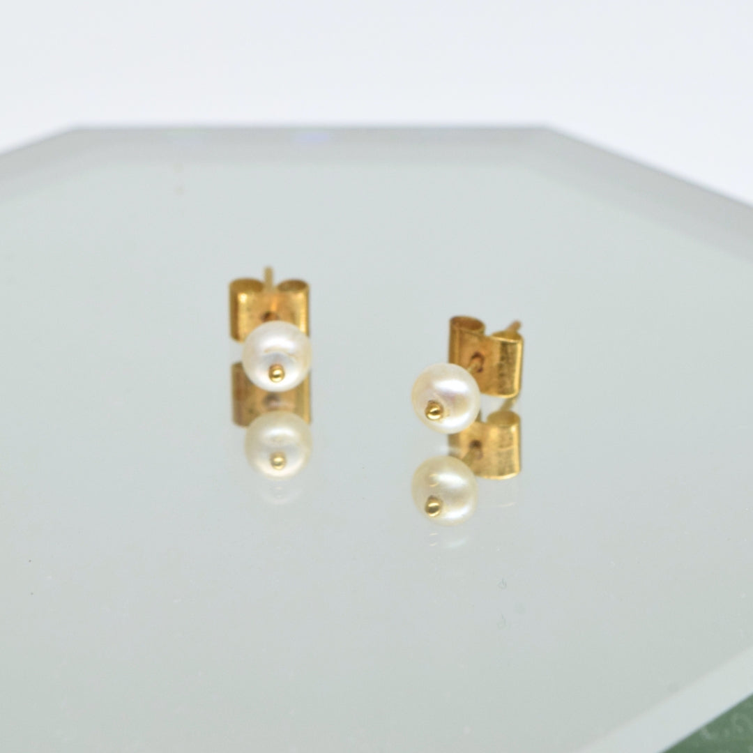 Pearl Earrings in 18K Yellow Gold Main image