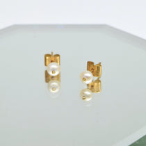Pearl Earrings in 18K Yellow Gold