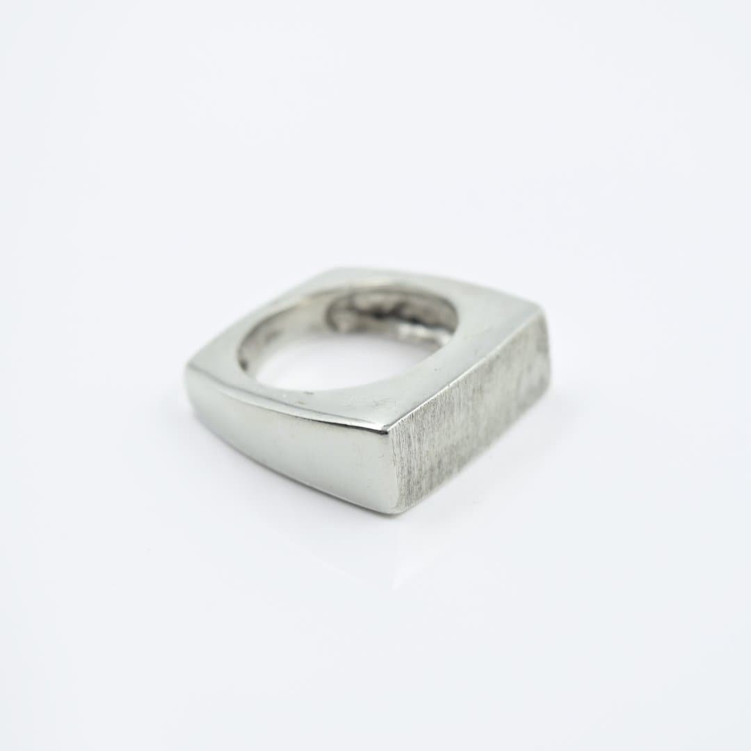 Classic Flat Face Ring in 925 Silver - IAC Galleria