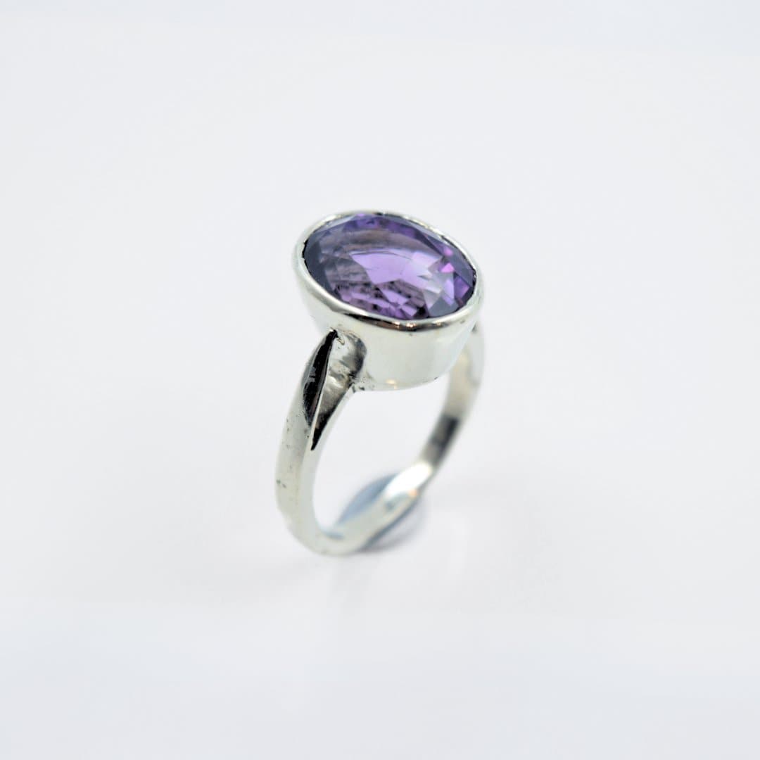 Faceted Oval Amethyst Ring in 925 Silver - IAC Galleria