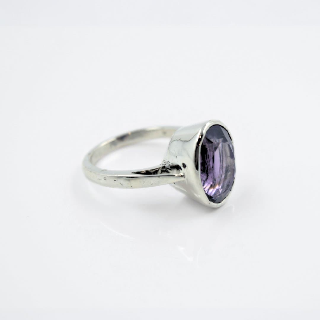 Faceted Oval Amethyst Ring in 925 Silver - IAC Galleria