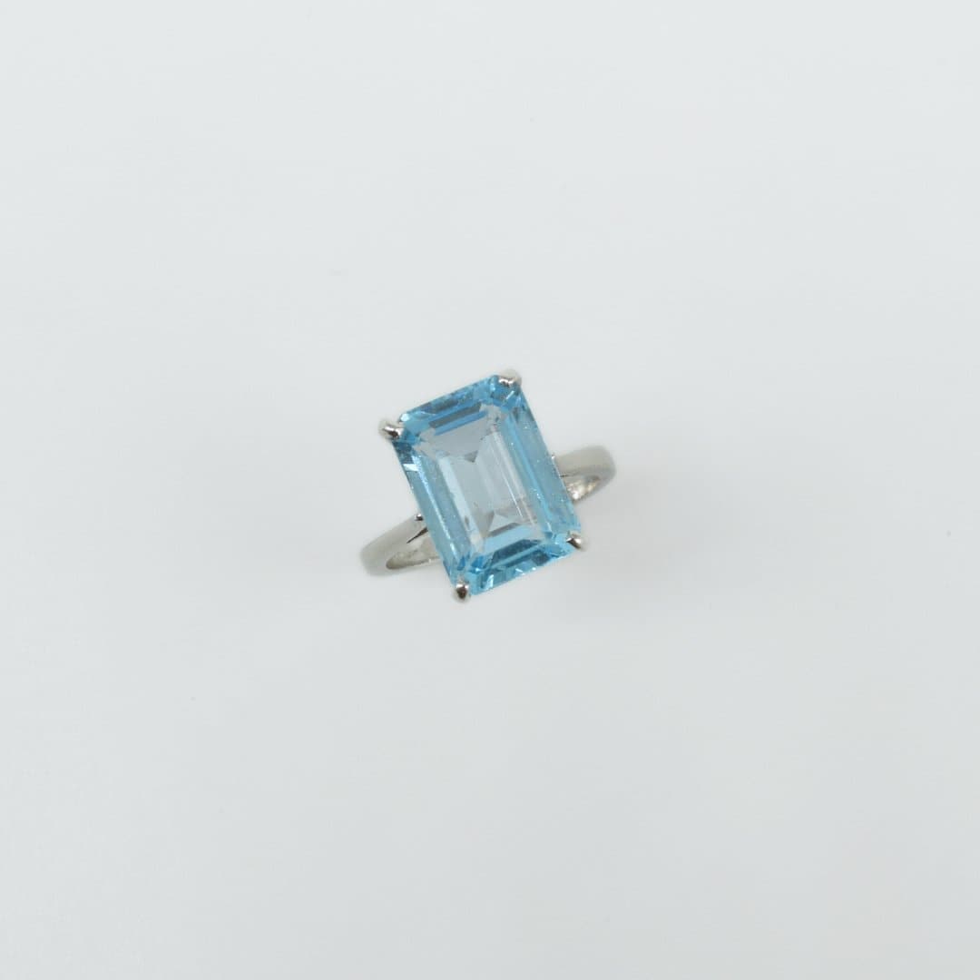 Step-cut Blue Topaz Ring in 925 Silver - IAC Galleria