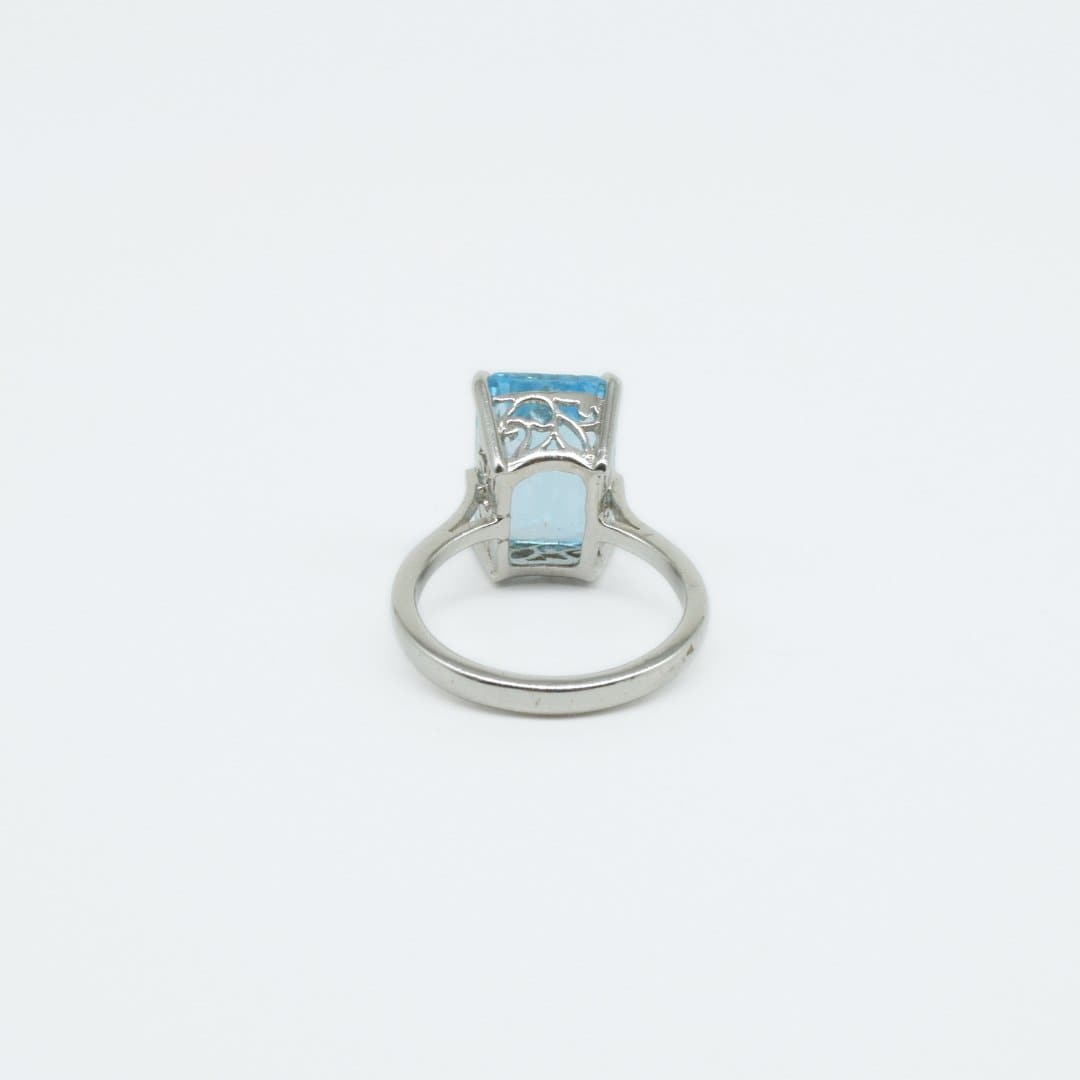 Step-cut Blue Topaz Ring in 925 Silver - IAC Galleria