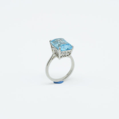 Step-cut Blue Topaz Ring in 925 Silver - IAC Galleria