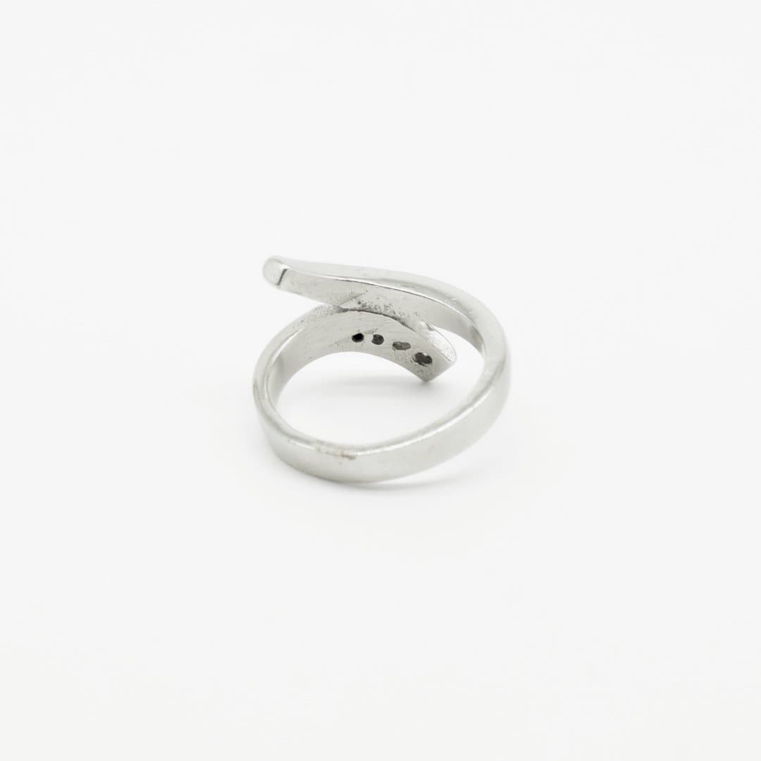 Zircon Ring with an Overlapping Band in 925 Silver - IAC Galleria